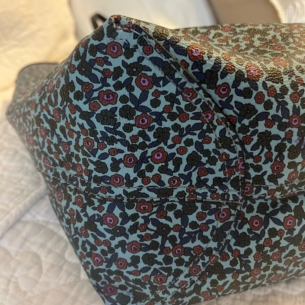 Coach EUC Reversible Navy & flower Tote with Structured Design and Gold Accents - Picture 12 of 14